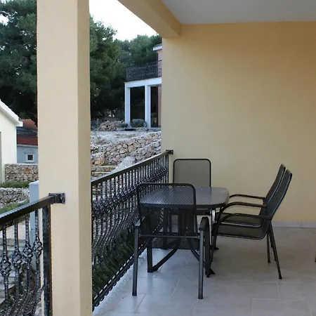 By The Sea - 3262 罗戈兹尼察