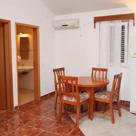 Apartment By The Sea - 3262 Rogoznica (Sibenik-Knin)