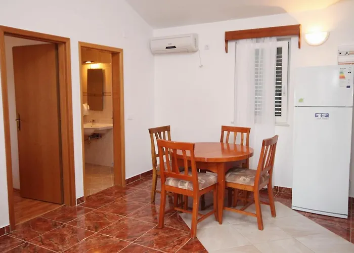 Apartment By The Sea - 3262 Rogoznica (Sibenik-Knin)